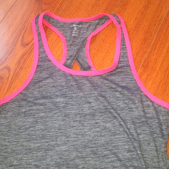 (2)👚Med Bundle Deal👚 2 Active Tank Tops - Picture 6 of 9